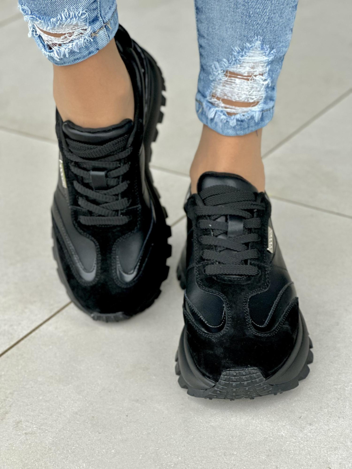 Śliczne czarne sneakersy damskie na wyższej podeszwie, skóra naturalna