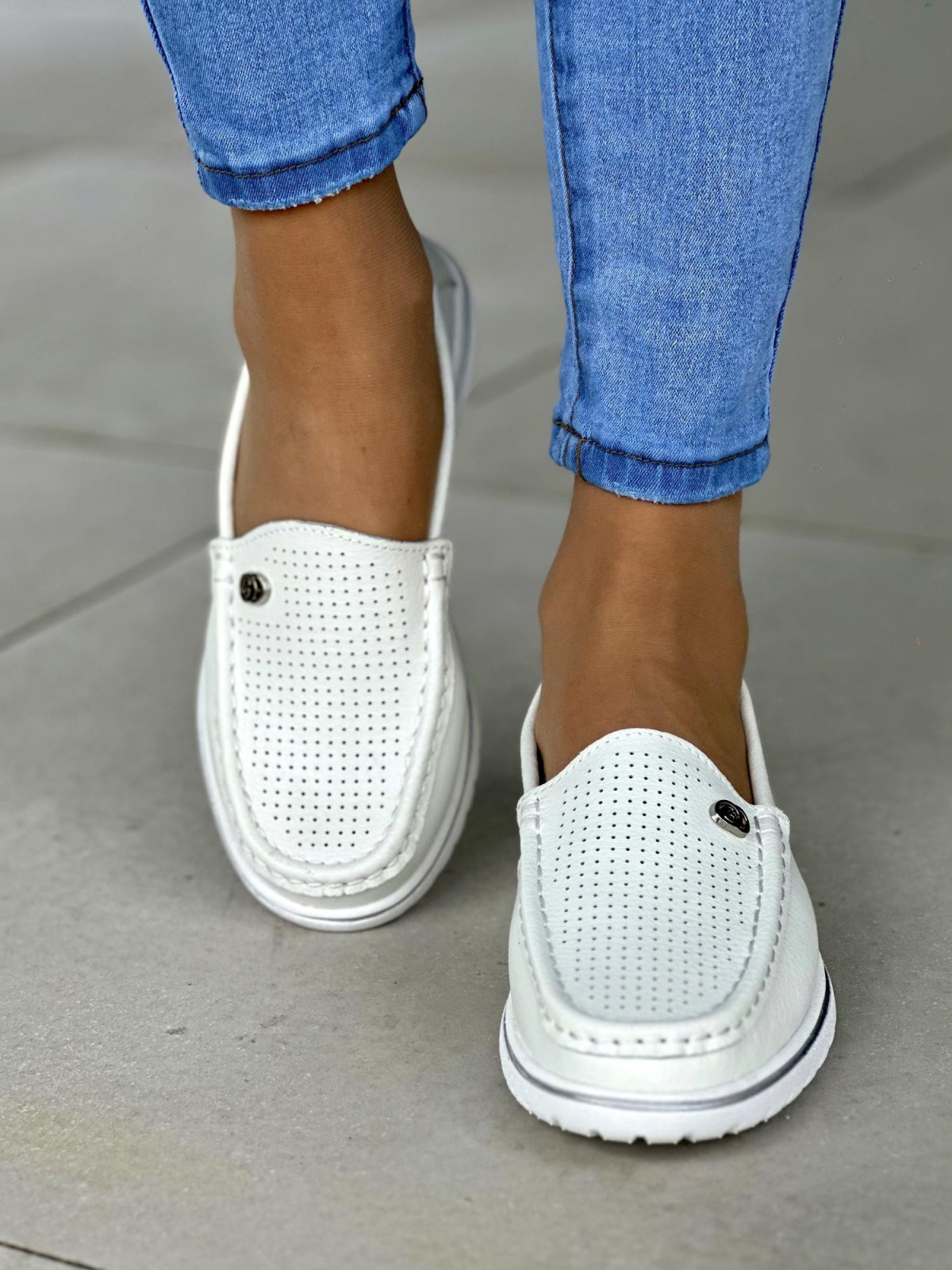 Stylowe i wygodne białe mokasyny damskie, skóra naturalna