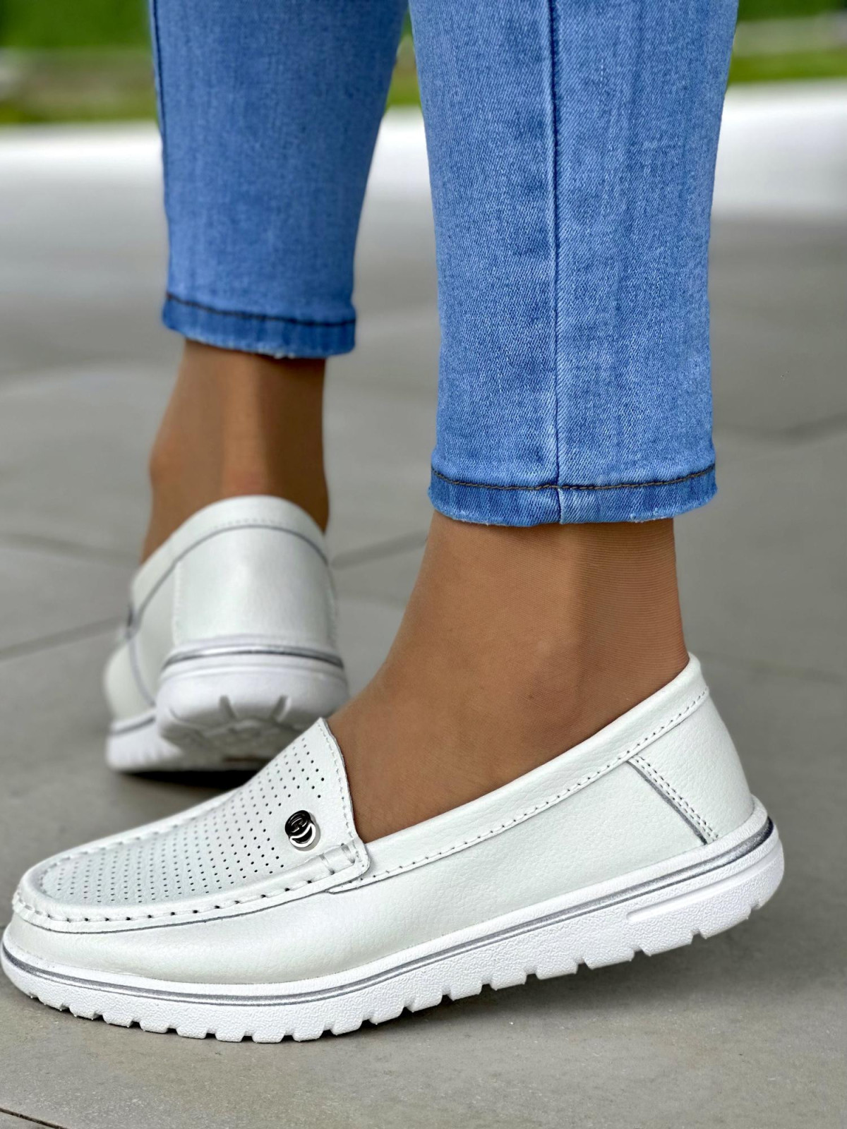 Stylowe i wygodne białe mokasyny damskie, skóra naturalna
