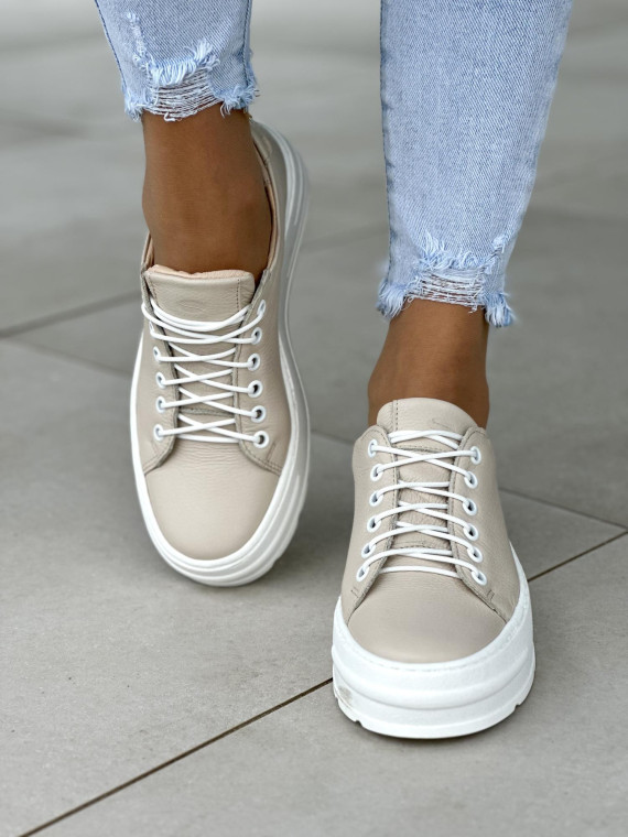 Klasyczne beżowe trampki damskie na białej wyższej podeszwie, skóra naturalna