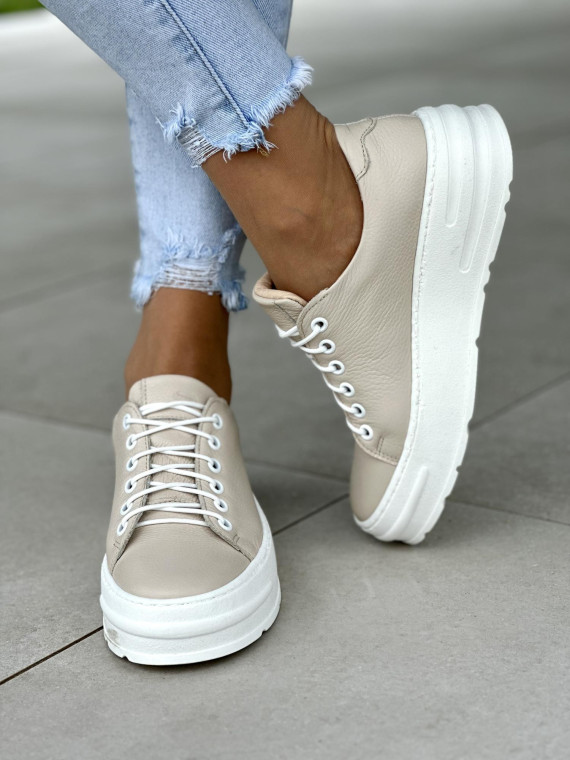 Klasyczne beżowe trampki damskie na białej wyższej podeszwie, skóra naturalna