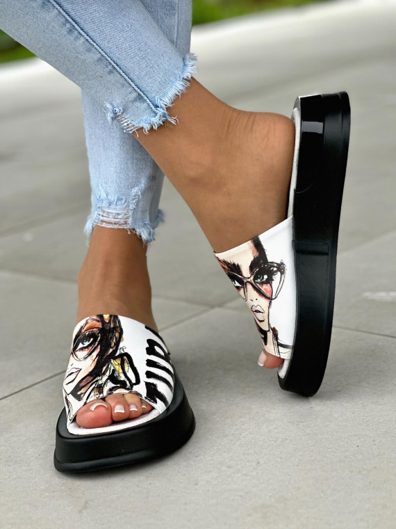 Białe klapki damskie z nadrukiem skóra naturalna