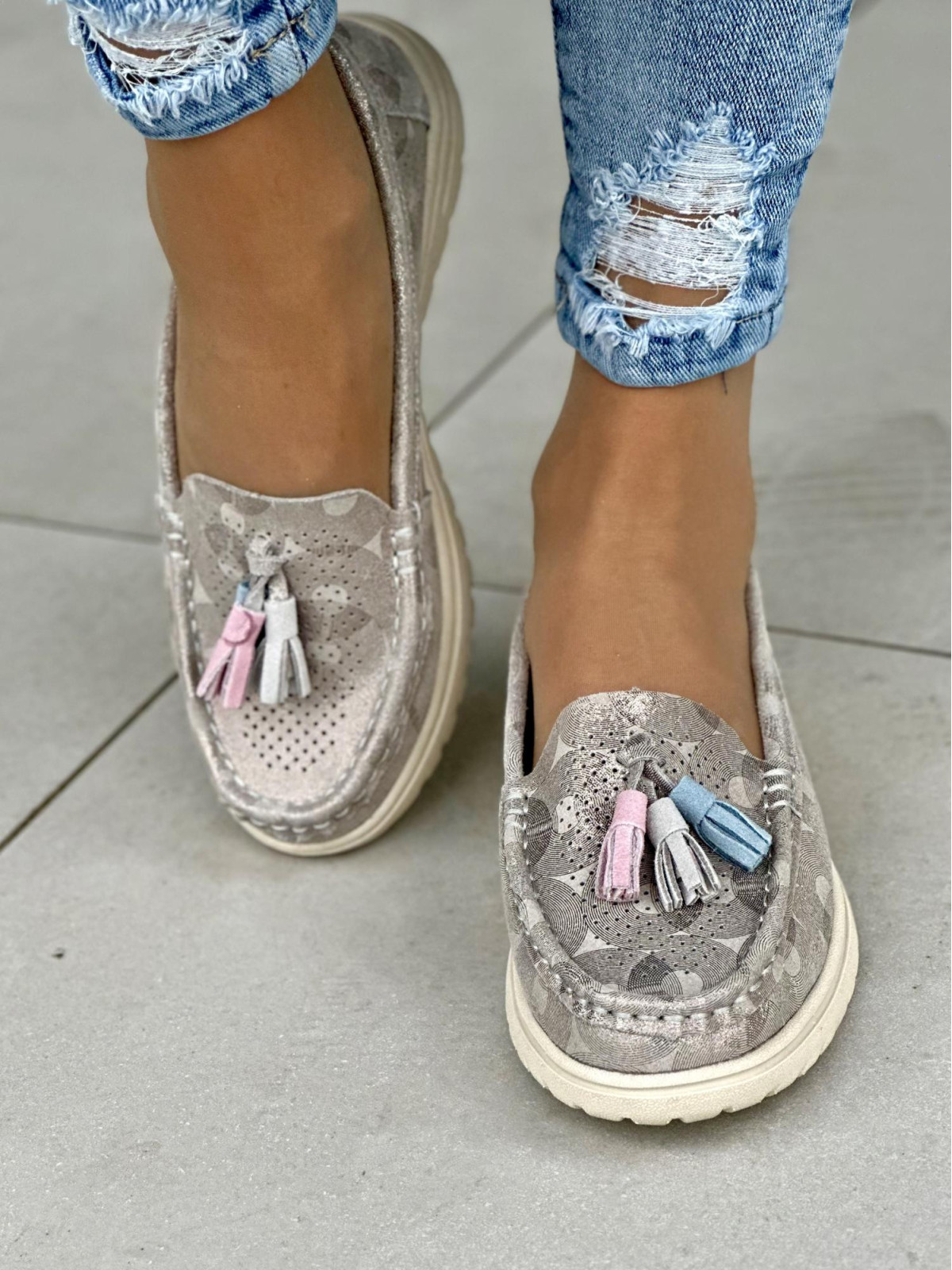 Lekkie i wygodne szaro-złote mokasyny damskie, skóra naturalna