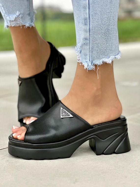 Lekkie wyjątkowe czarne klapki damskie na wyższej podeszwie, skóra naturalna