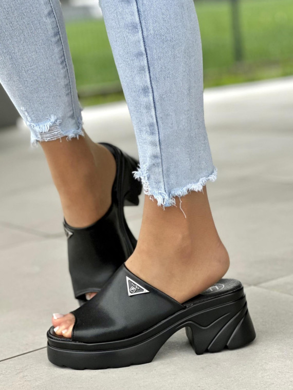 Lekkie wyjątkowe czarne klapki damskie na wyższej podeszwie, skóra naturalna