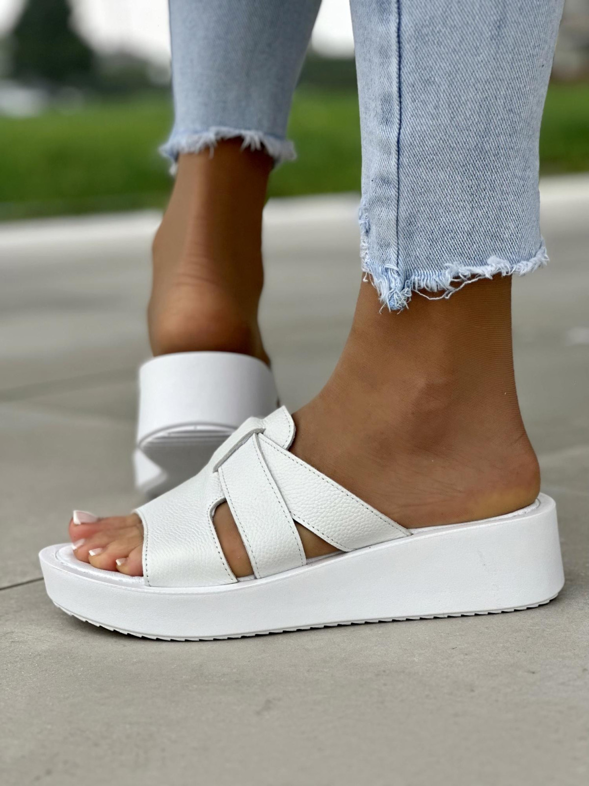 Śliczne wygodne białe klapki damskie, skóra naturalna