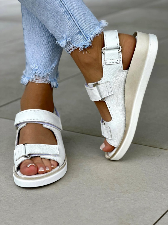 Klasyczne wygodne białe sandały damskie zapinane na rzepy, skóra naturalna