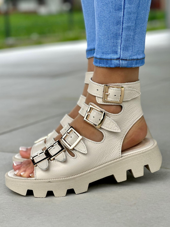 Beżowe sandały damskie z klamerkami, skóra naturalna