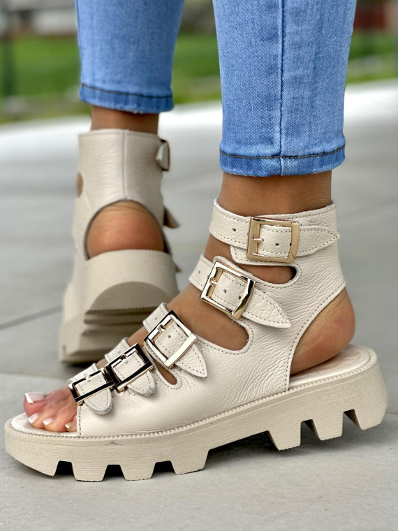 Beżowe sandały damskie z klamerkami, skóra naturalna