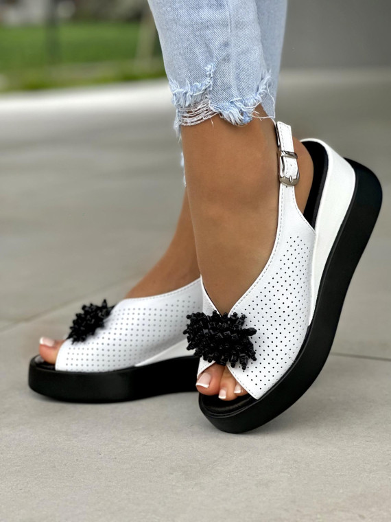 Białe sandały damskie z ozdobą skóra naturalna