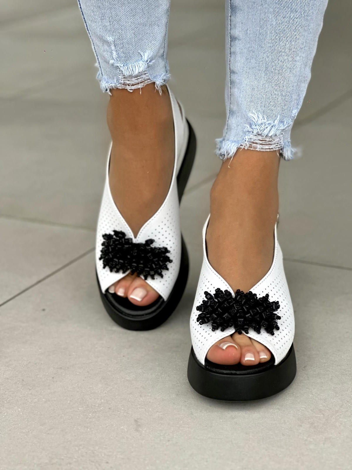 Białe sandały damskie z ozdobą skóra naturalna