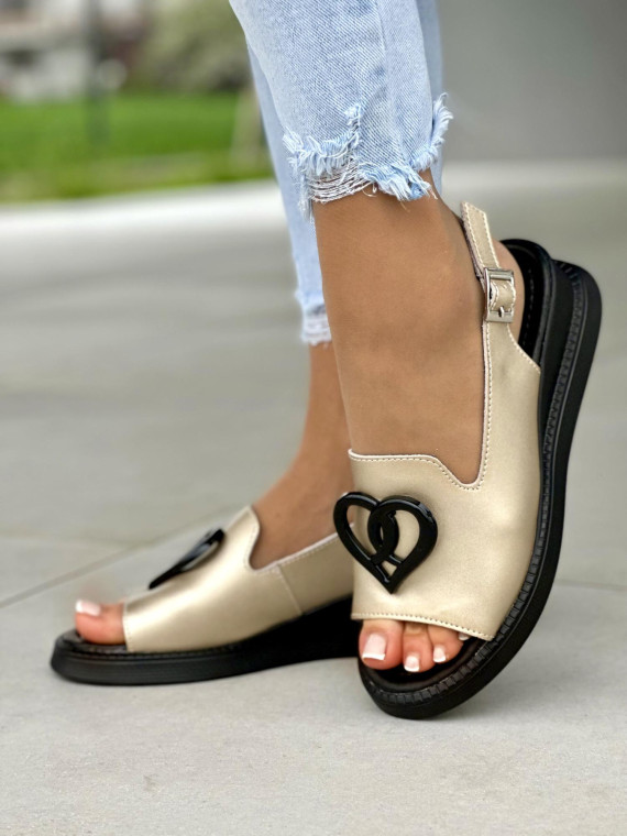 Złote sandały damskie z ozdobnym sercem, skóra naturalna