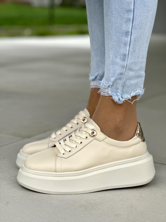 Bardzo-wygodne-bezowe-trampki-damskie-skorzane