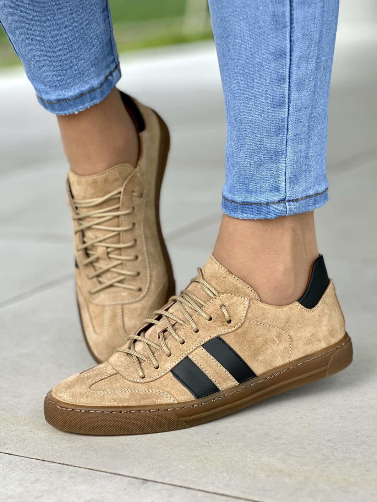 Brązowe trampki damskie z czarnymi akcentami, skóra naturalna