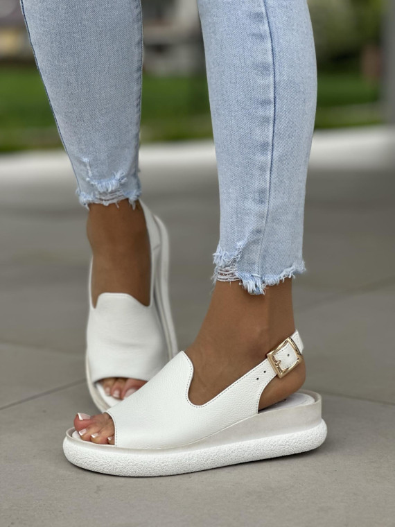 Biale-sandaly-OLEKSY-plaskie-damskie-ze-skory-naturalnej