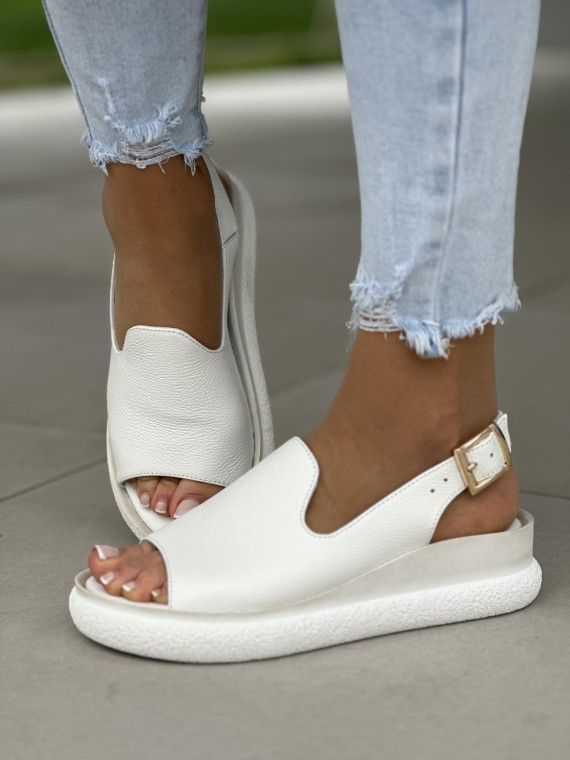 Biale-sandaly-OLEKSY-plaskie-damskie-ze-skory-naturalnej