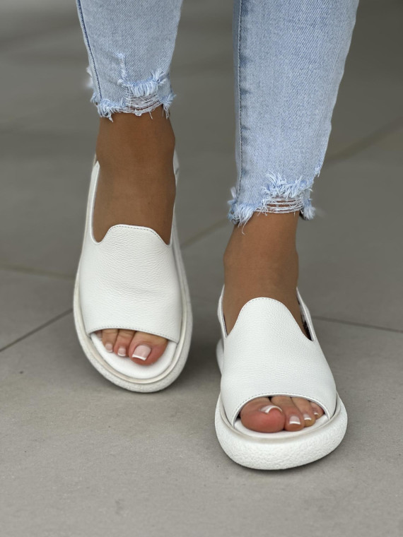 Biale-sandaly-OLEKSY-plaskie-damskie-ze-skory-naturalnej