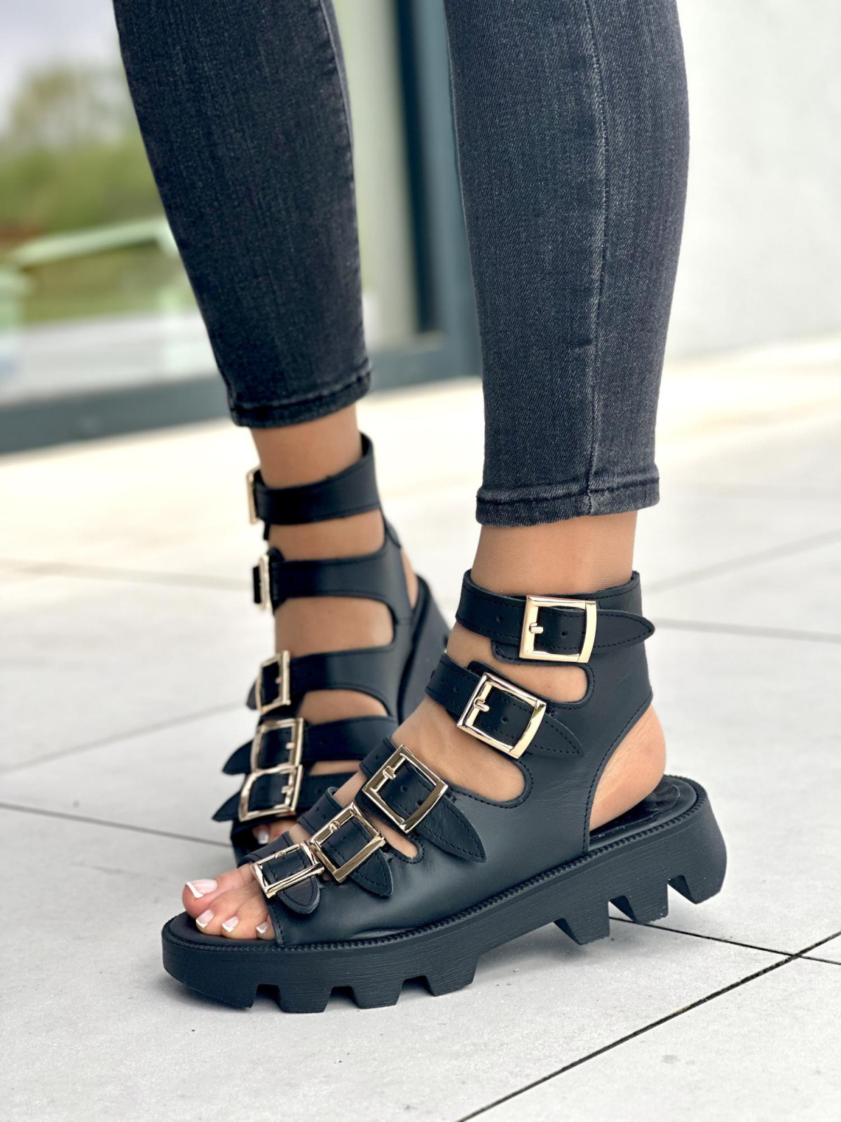 Czarne sandały damskie z klamerkami, skóra naturalna