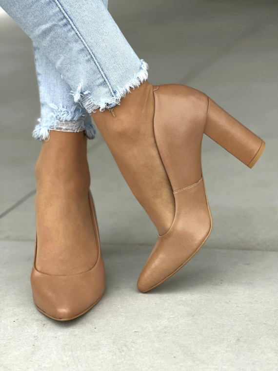 Beżowe czółenka damskie na słupku, skóra naturalna