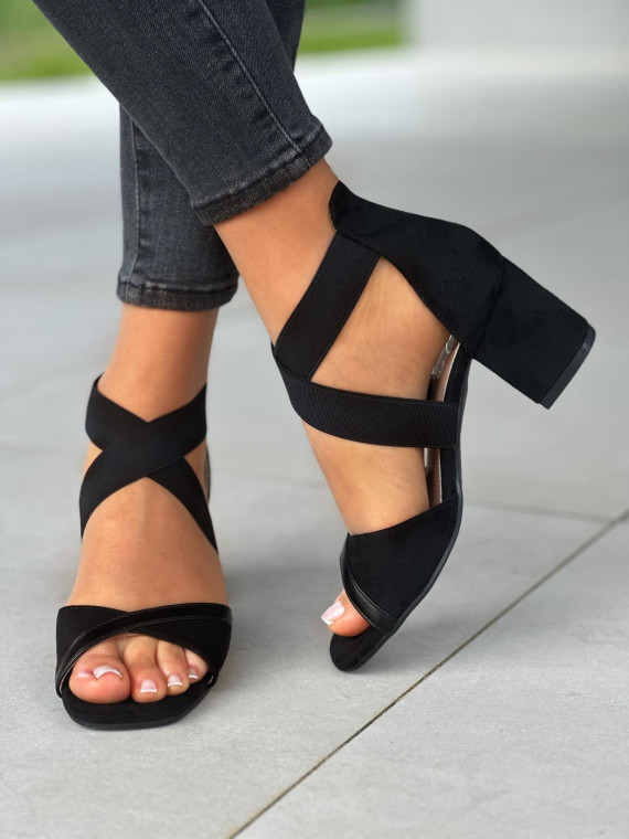 Czarne sandały damskie z gumą, skóra naturalna