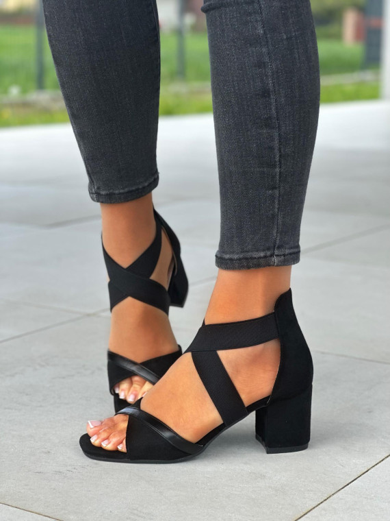 Czarne sandały damskie z gumą, skóra naturalna