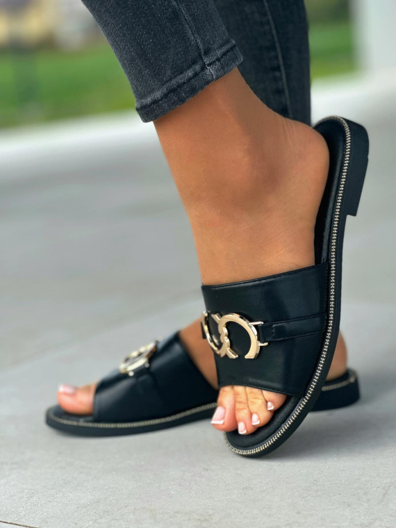 Plaskie-klapki-ze-skory-naturalnej-w-czarnym-kolorze