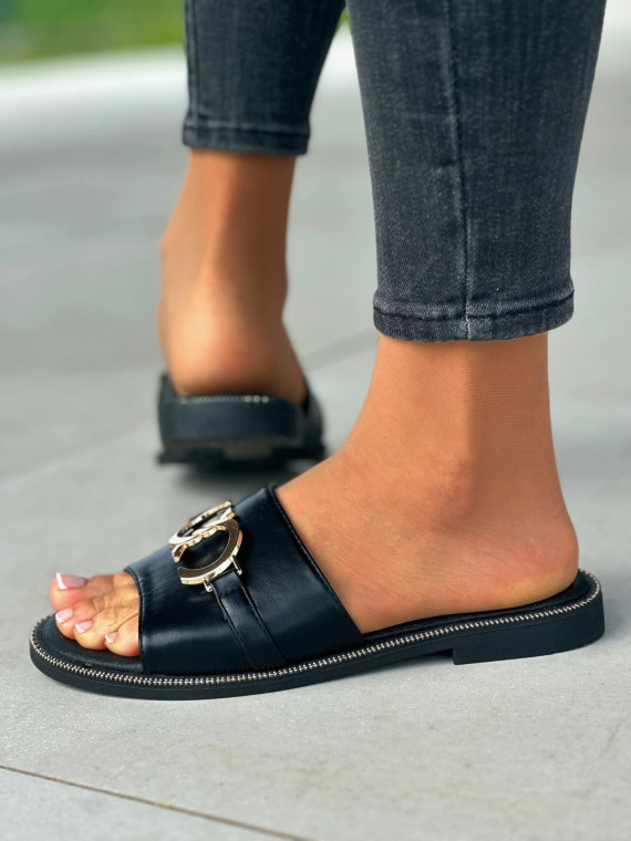 Plaskie-klapki-ze-skory-naturalnej-w-czarnym-kolorze