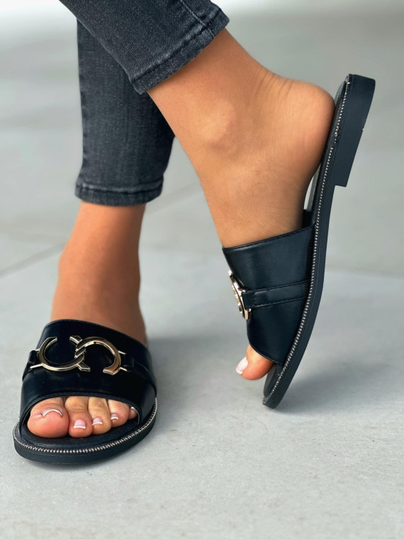 Plaskie-klapki-ze-skory-naturalnej-w-czarnym-kolorze