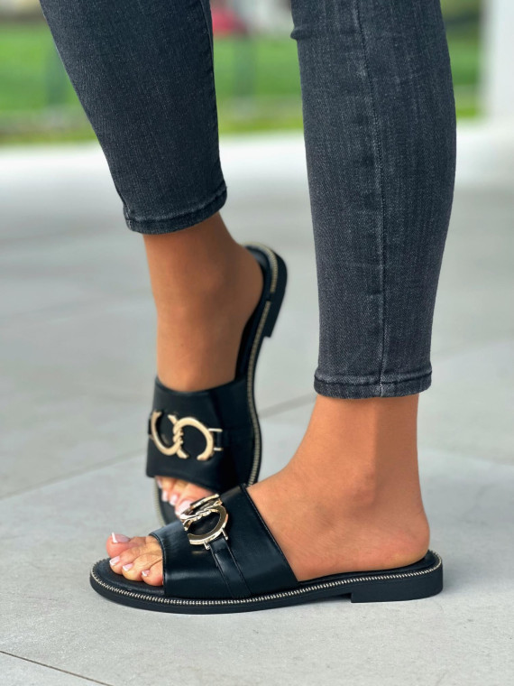 Plaskie-klapki-ze-skory-naturalnej-w-czarnym-kolorze