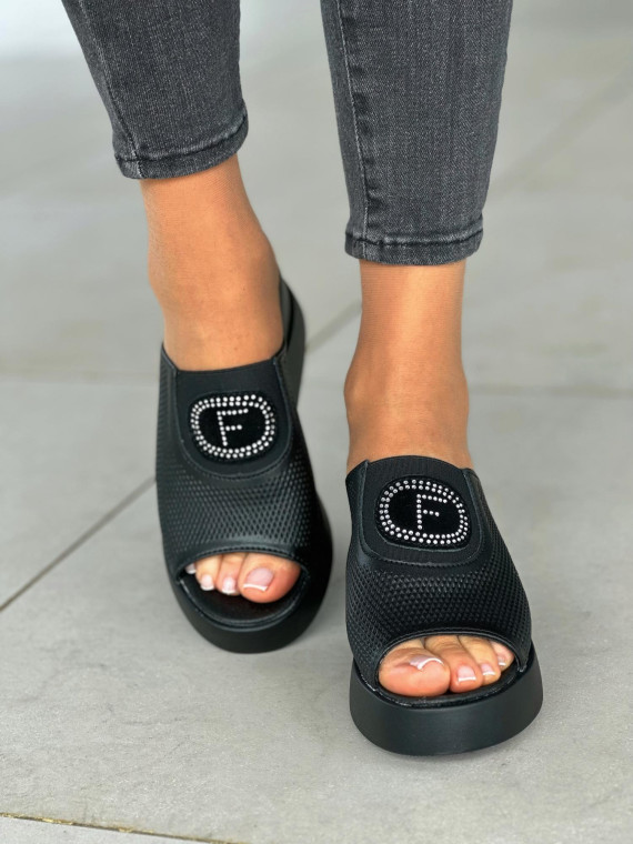 Czarne klapki damskie na koturnie, skóra naturalna