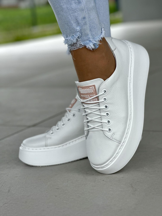 Biale-trampki-damskie-skorzane