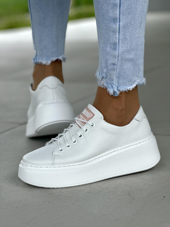 Biale-trampki-damskie-skorzane