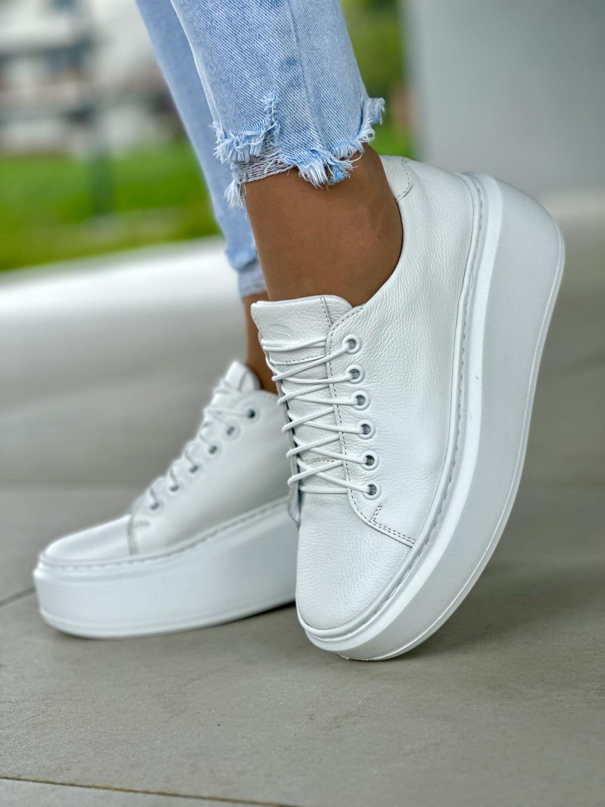 Wygodne białe trampki damskie, skóra naturalna