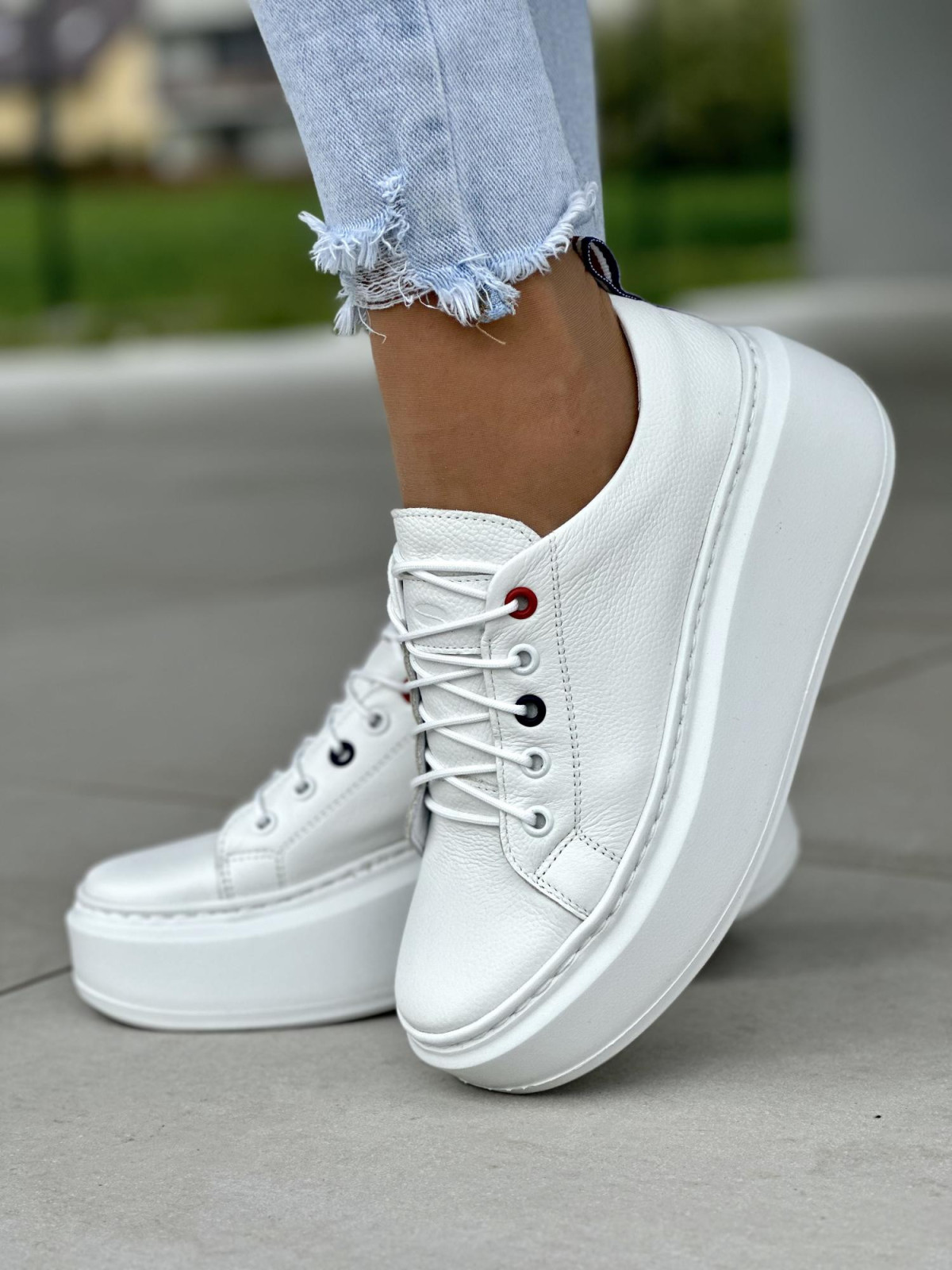 Wygodne białe trampki damskie, skóra naturalna