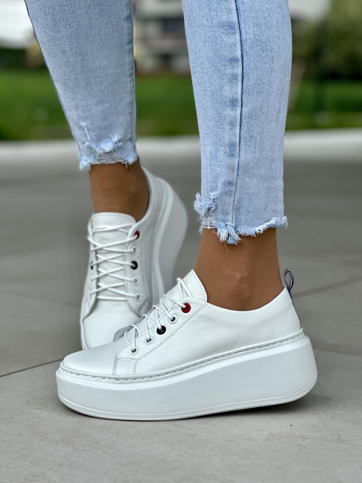 Wygodne białe trampki damskie, skóra naturalna