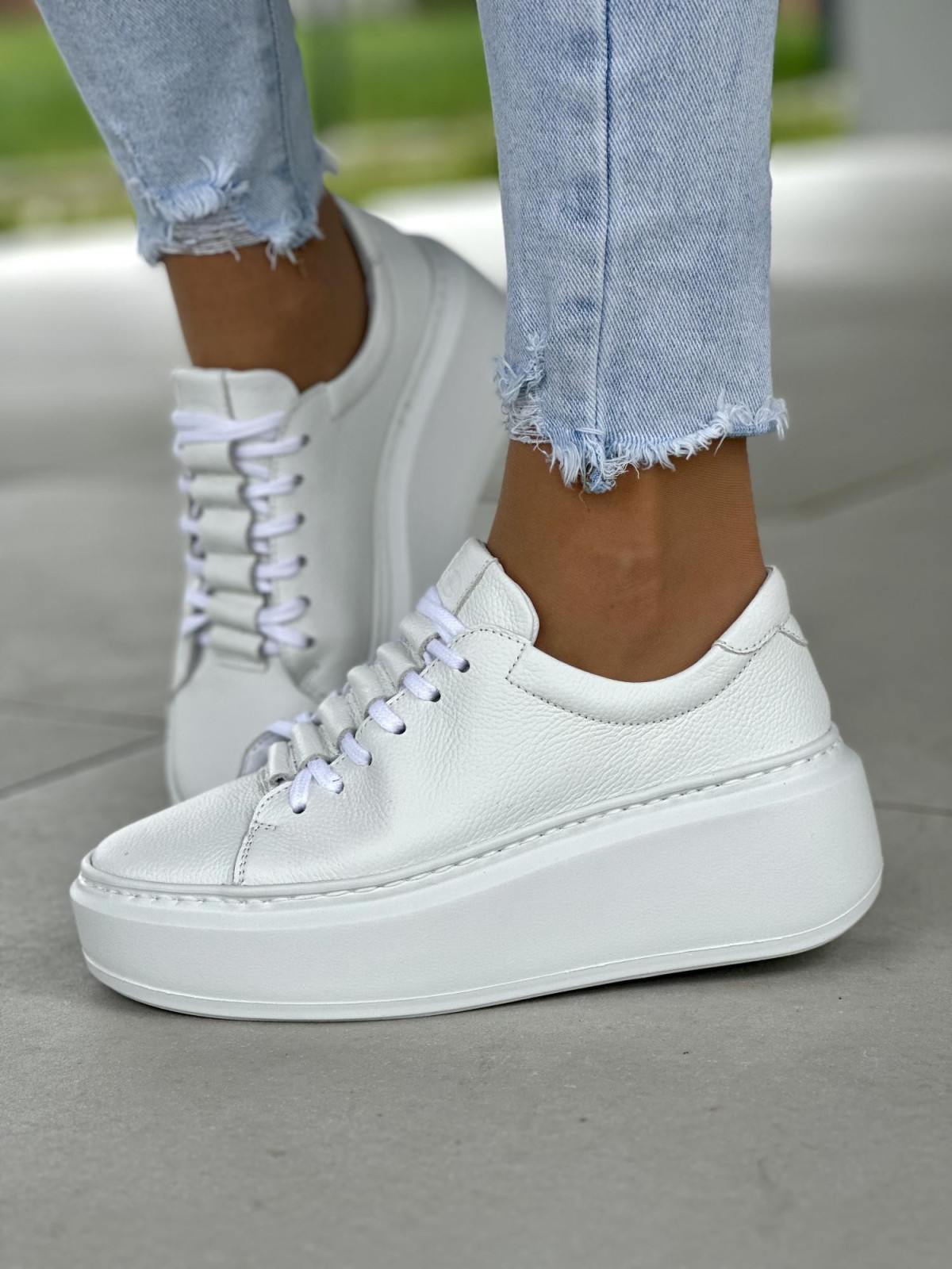 Wygodne białe sneakersy damskie, skóra naturalna