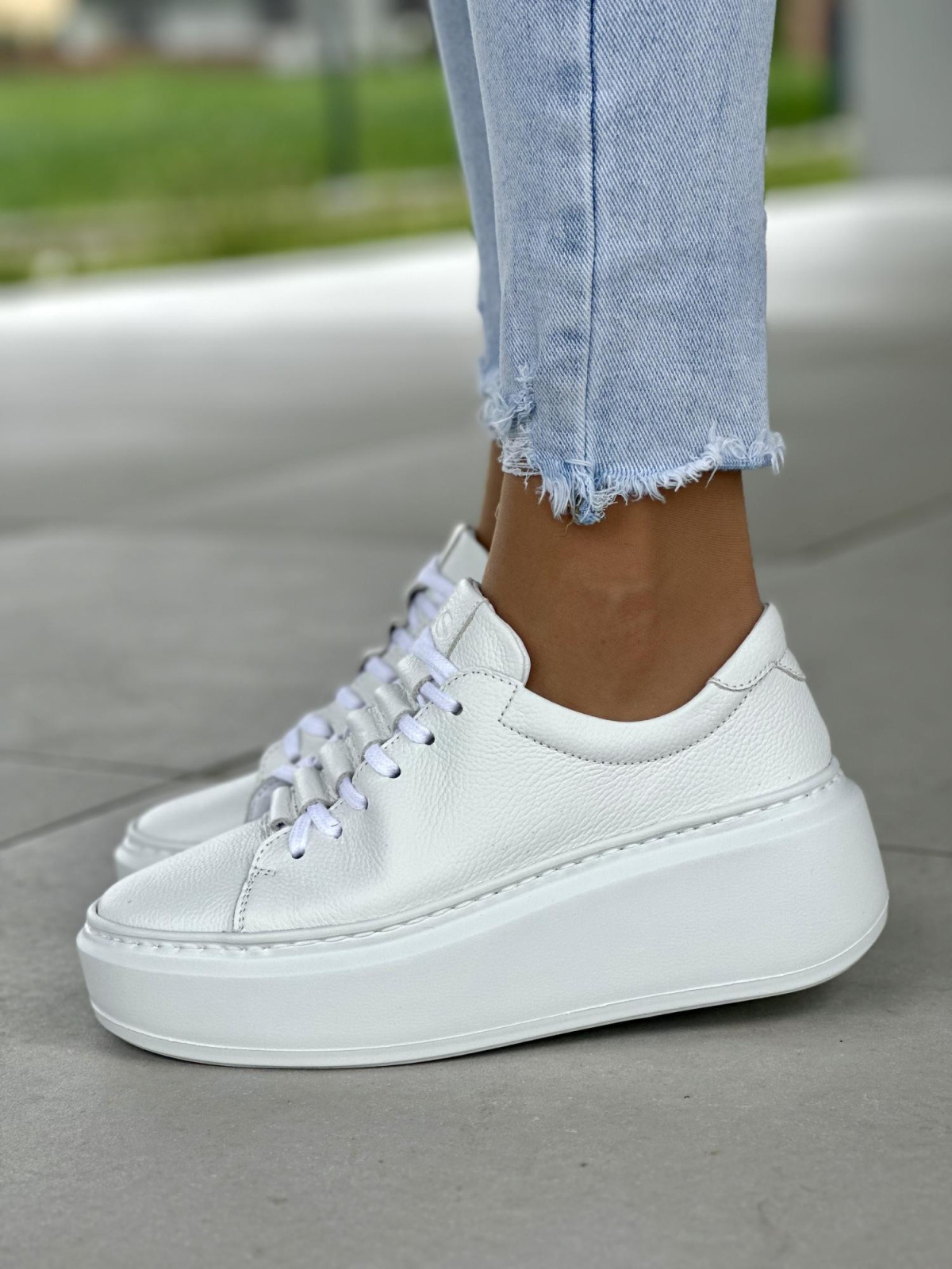 Wygodne białe sneakersy damskie, skóra naturalna