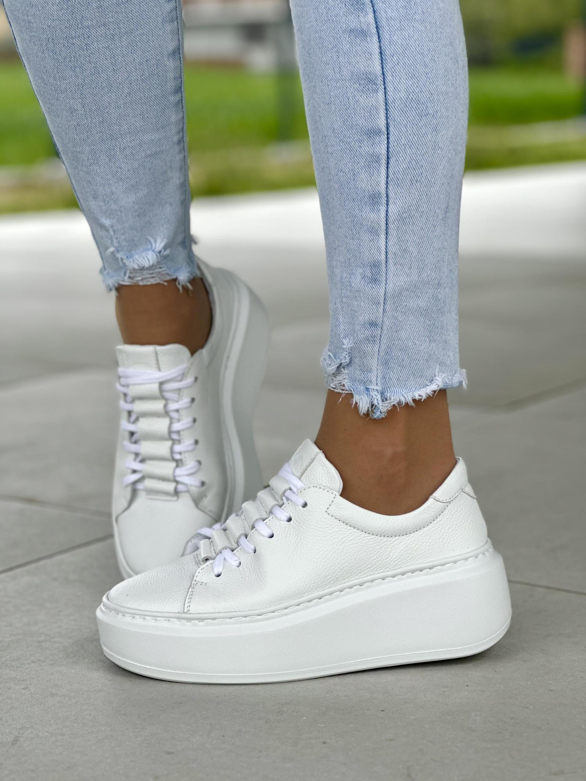 Wygodne białe sneakersy damskie, skóra naturalna