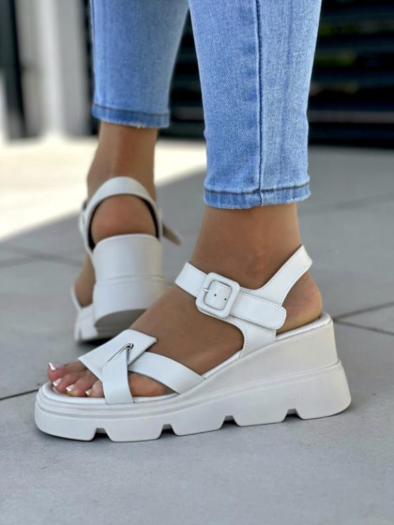 Oryginalne beżowe sandały damskie z klamerką, skóra naturalna