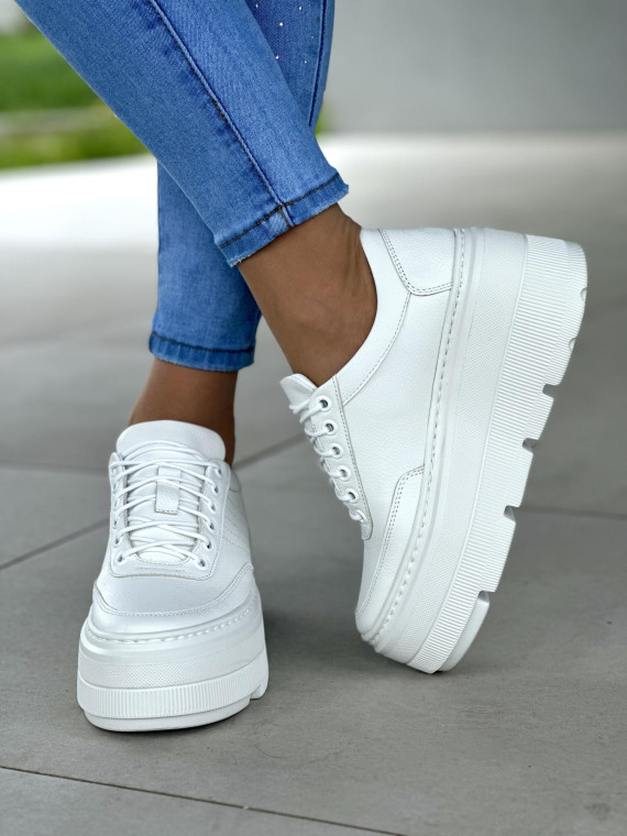 Biale-trampki-na-grubym-spodzie-w-bialym-kolorze-ze-skory-naturalnej