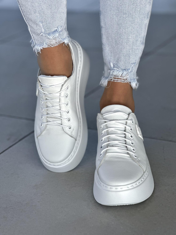 Białe trampki damskie z ozdobą, skóra naturalna