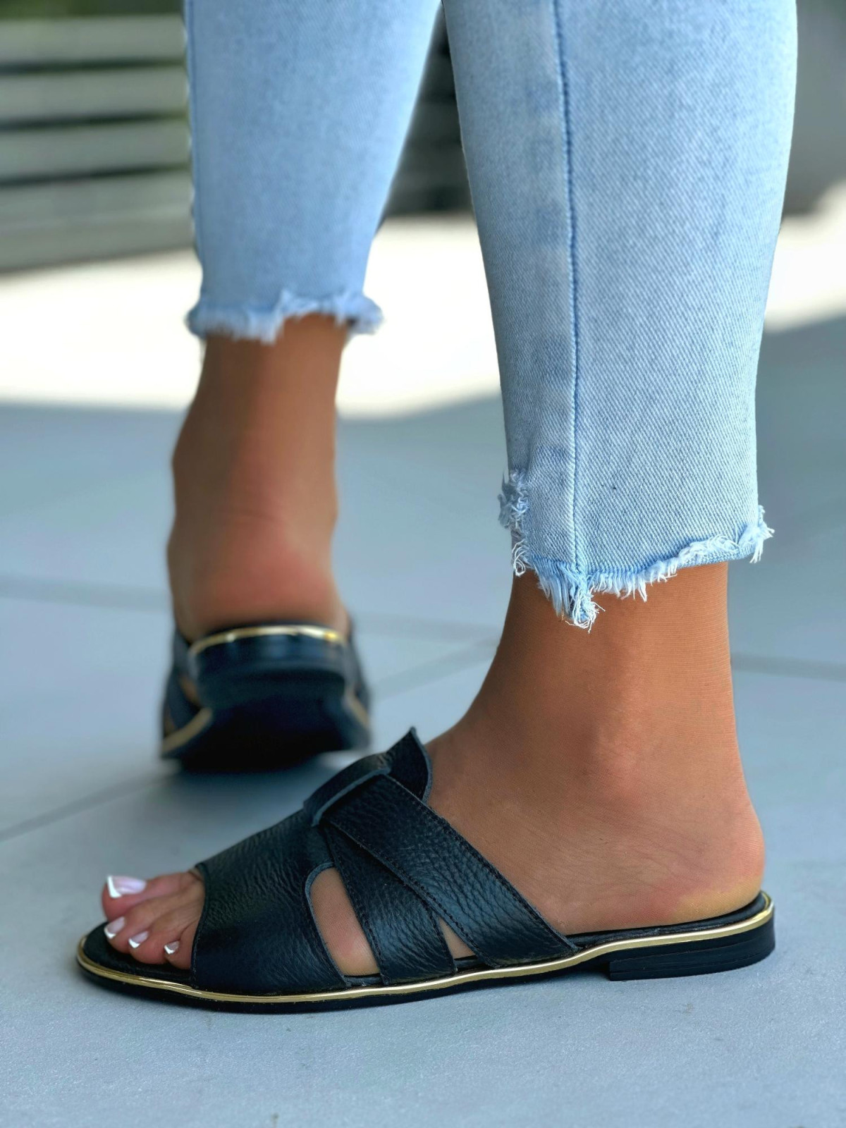 Czarne-klapki-damskie-skorzane-OLEKSY