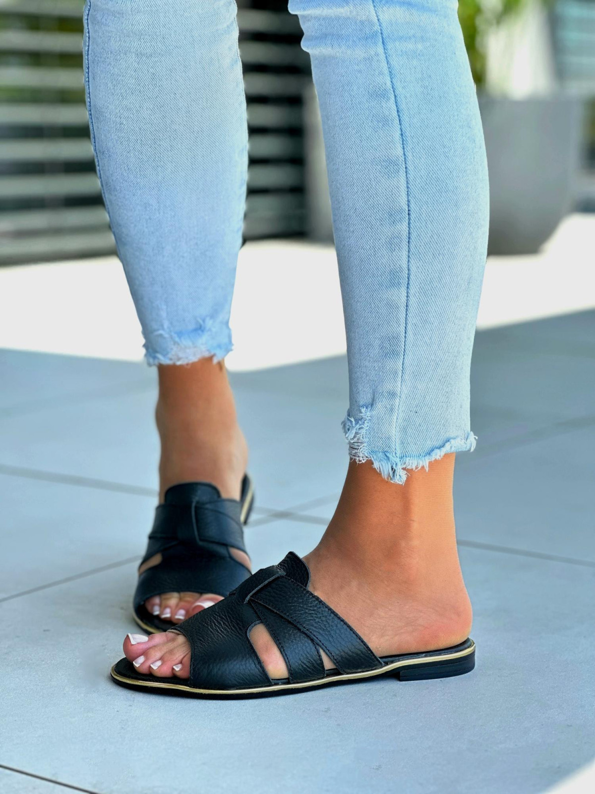 Czarne-klapki-damskie-skorzane-OLEKSY