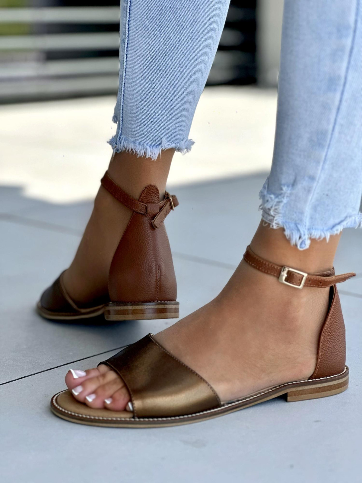 Miedzine-sandaly-Oleksy-na-płaskim-obcasie