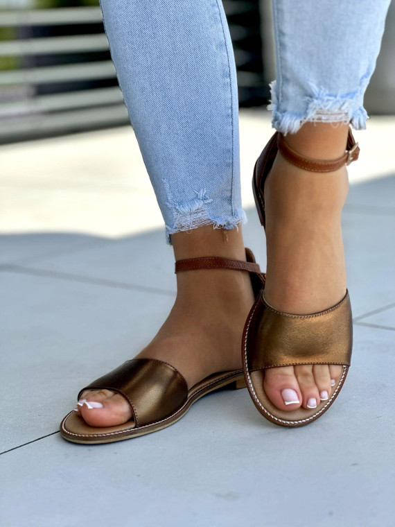 Miedzine-sandaly-Oleksy-na-płaskim-obcasie