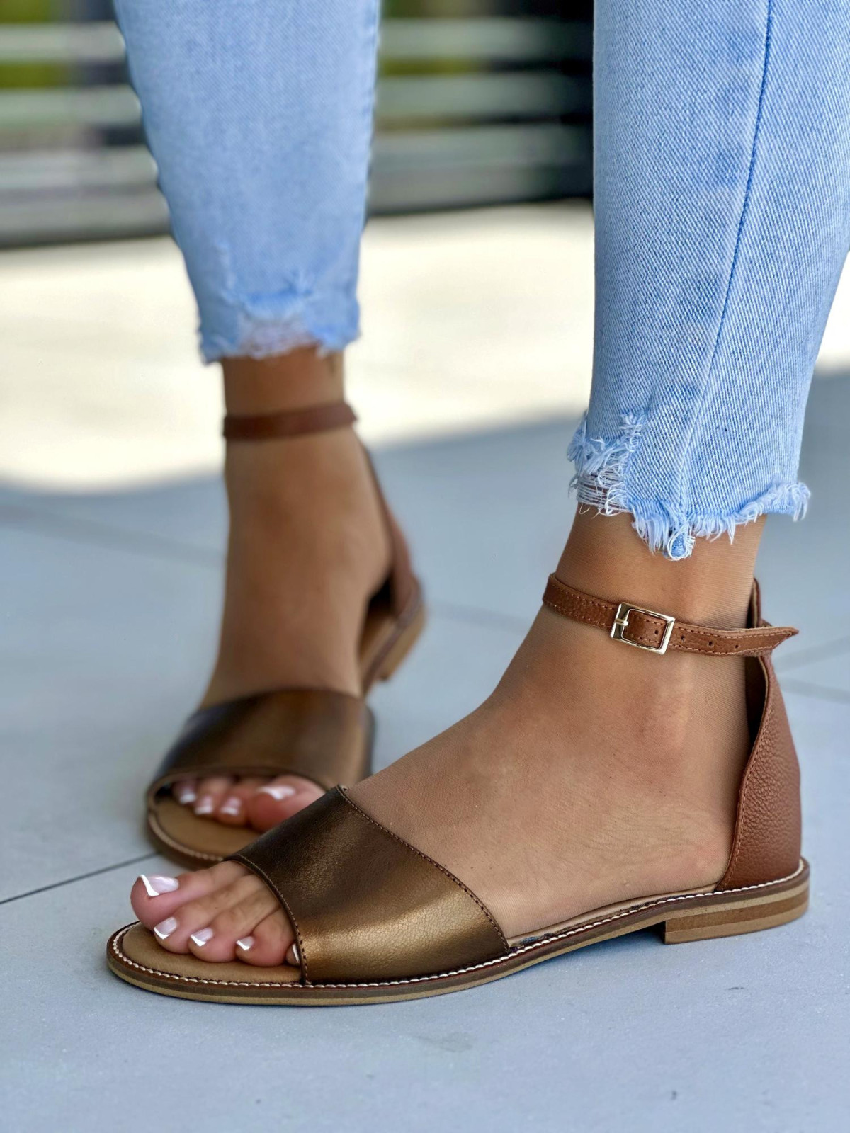 Miedzine-sandaly-Oleksy-na-płaskim-obcasie