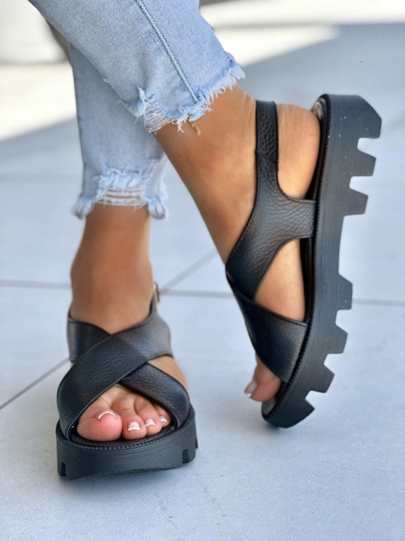 Czarne-sandaly-damskie-Oleksy-z-zapieciem-na-klamre-skora-naturalna