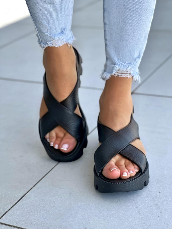 Czarne-sandaly-damskie-Oleksy-z-zapieciem-na-klamre-skora-naturalna