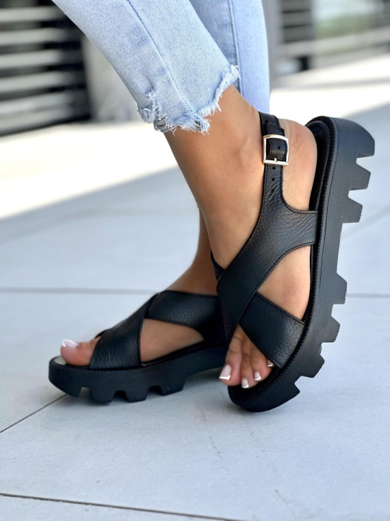 Czarne-sandaly-damskie-Oleksy-z-zapieciem-na-klamre-skora-naturalna