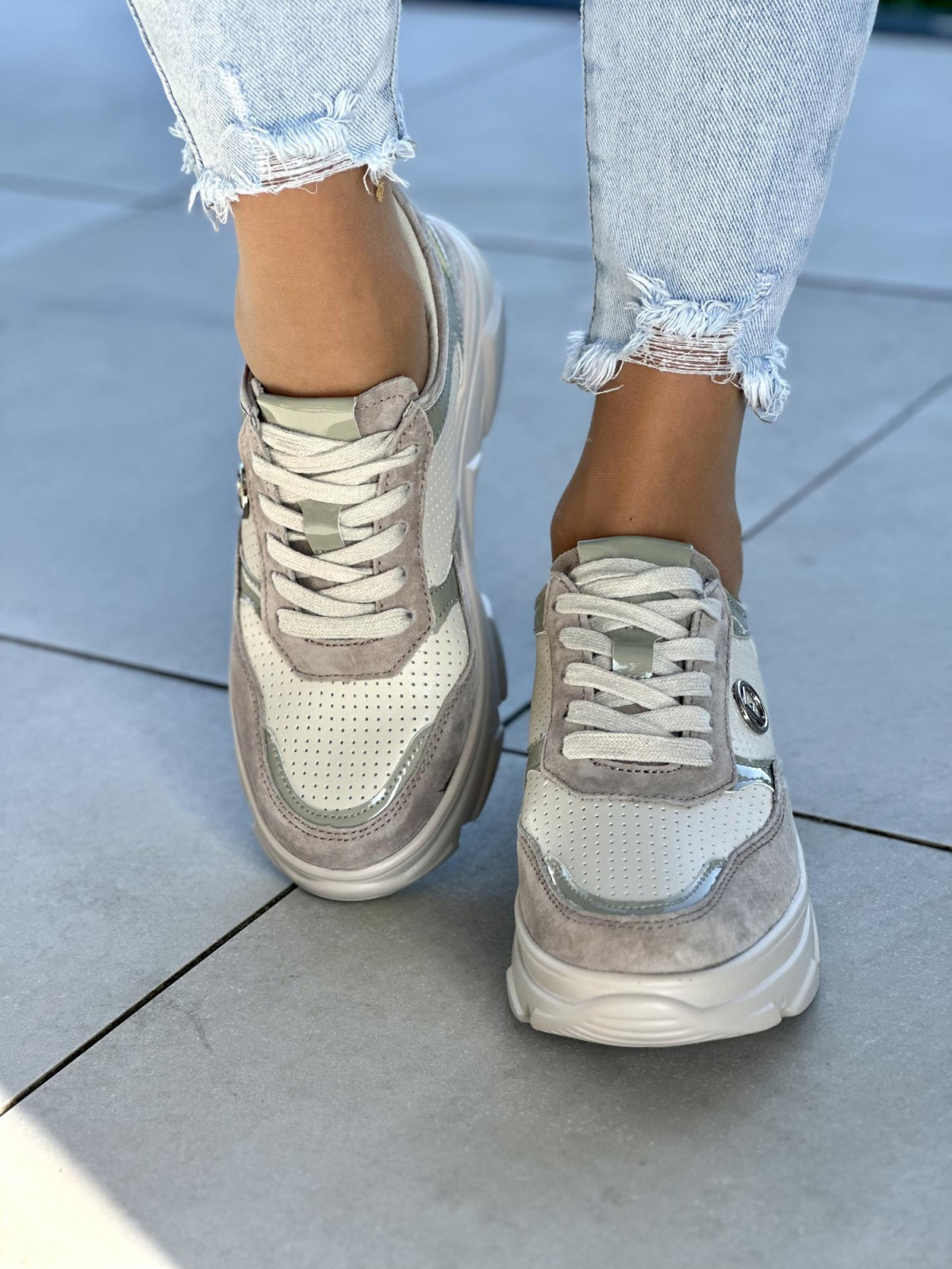 Multikolorowe-miekkie-i-lekkie-sneakersy-ze-skory-naturalnej